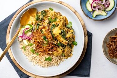 Gele curry met spinazie uit het programma Lekker Snel.